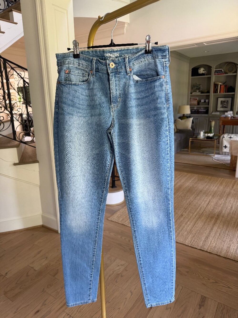 Levi's DENIZEN Light-to-Medium Wash Modern Skinny Jeans | Size 30